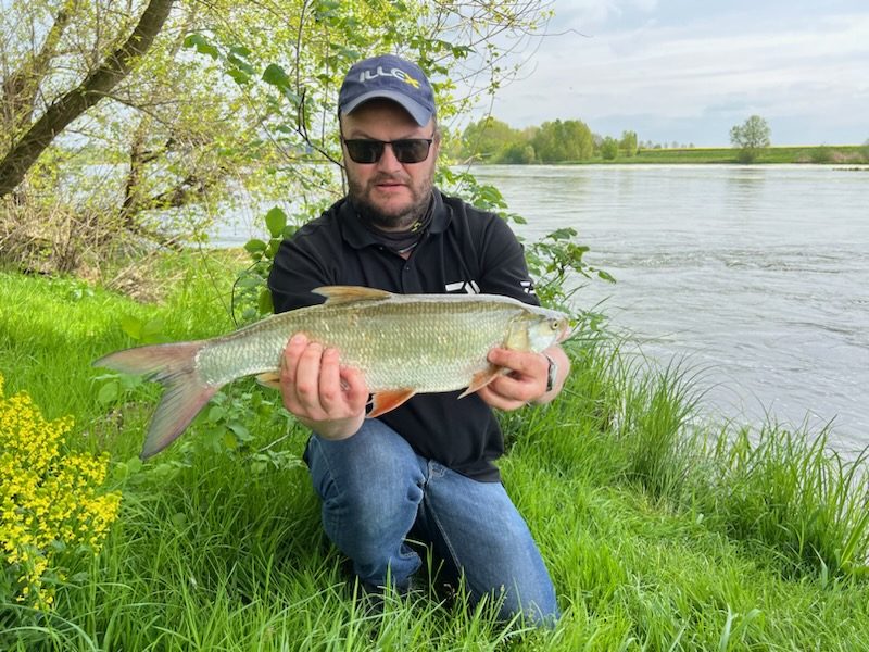 45 Tours Fishing - Moniteur Guide de pêche