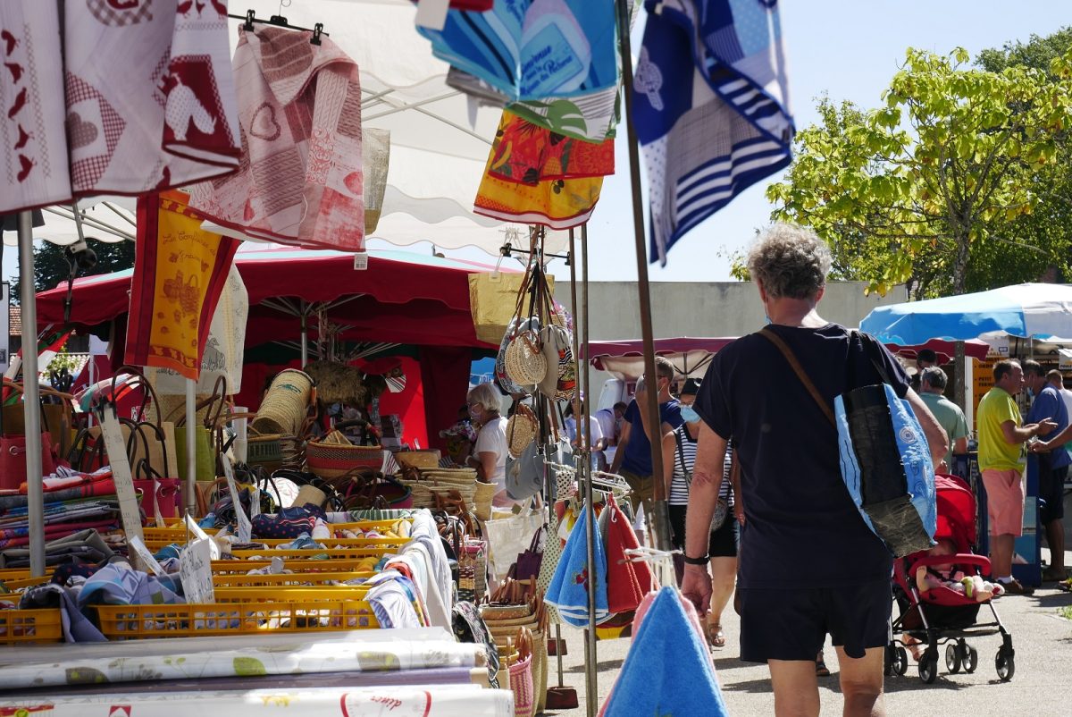 Marché à Hourtin-Ville