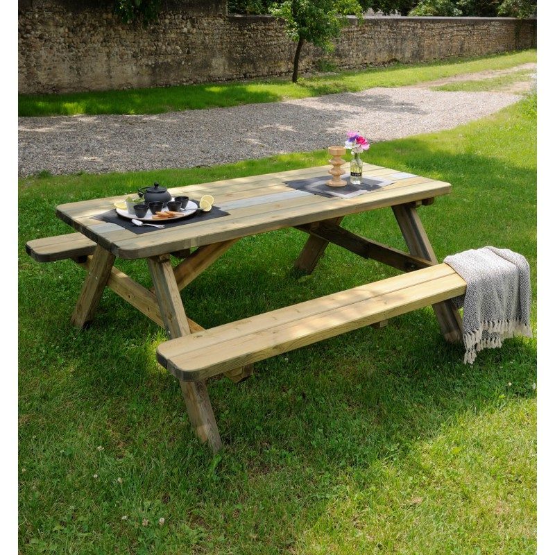 City-stade et table de pique nique