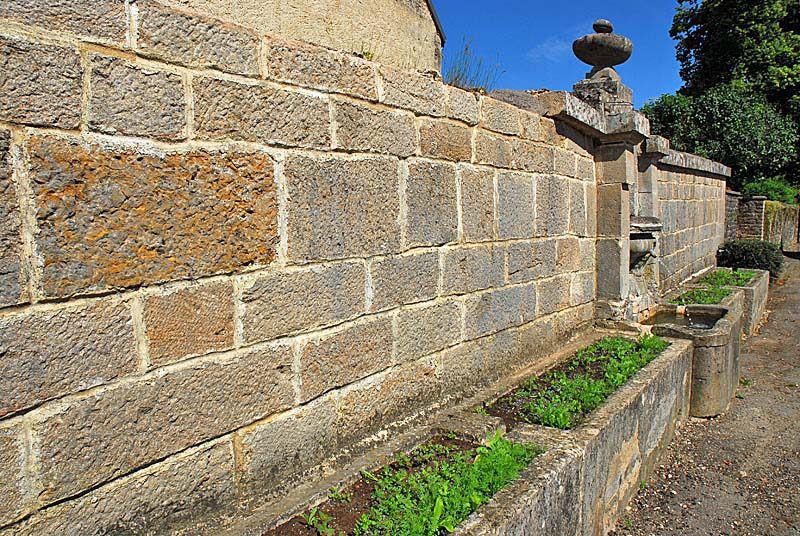 Fontaine de Noidant-le-Rocheux