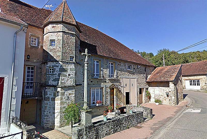 Maison à tourelle et croix de Vicq