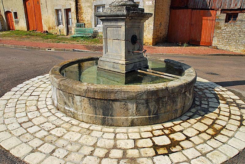 Fontaine de Ségré à Chauffourt