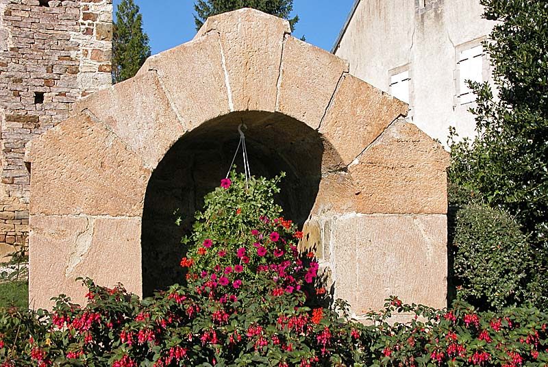 Fontaine de Rivières-le-Bois (1)