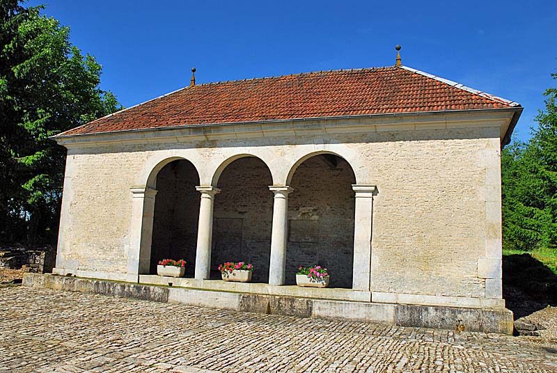 Lavoir de la fontaine du Mont de Perrogney-les-Fontaines