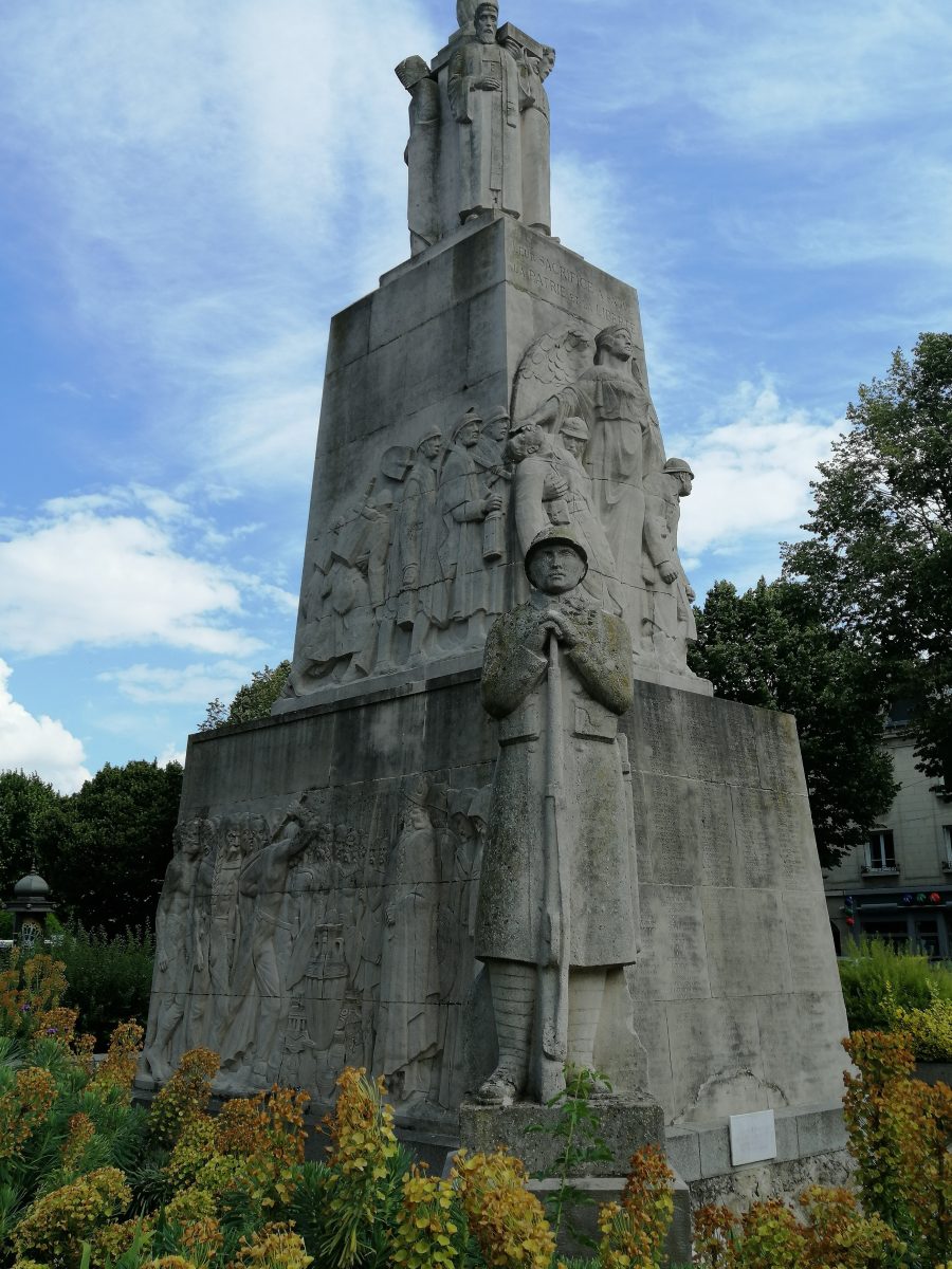Le monument aux morts de Soissons