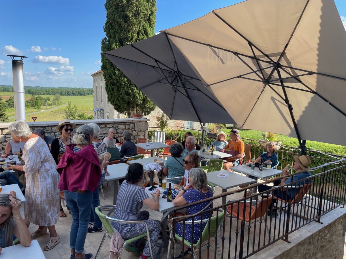 Café associatif En haut des marches