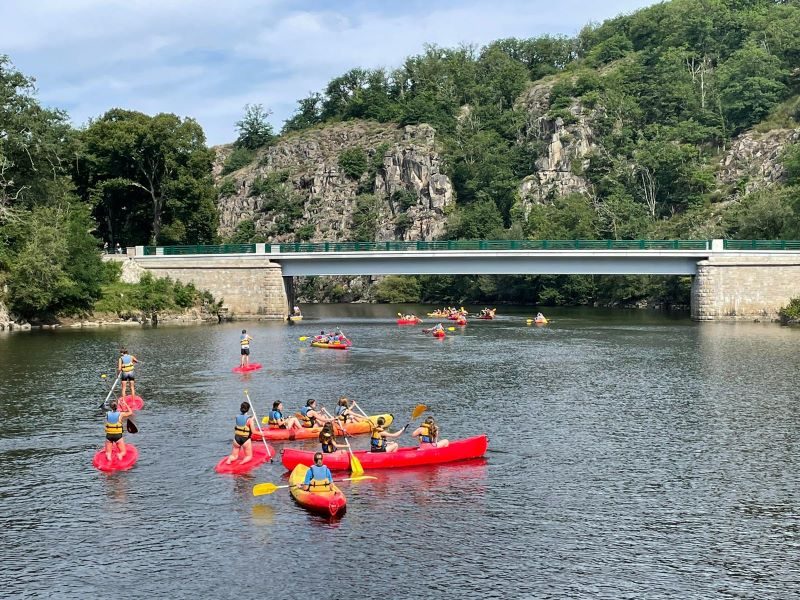 Location de canoës, kayaks et paddles à l'Hôtel Restaurant du Lac