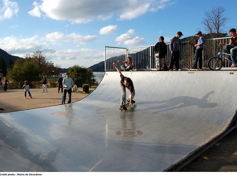 Aire de skateboard - Roller park