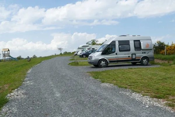 Aire de camping-car : 6 emplacements à la ferme
