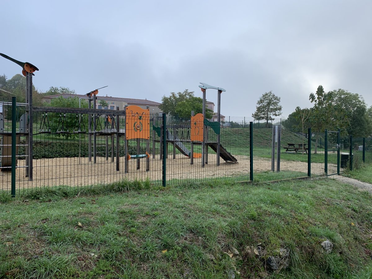 Aire de jeux et de pique nique de Saint Pierre Lafeuille
