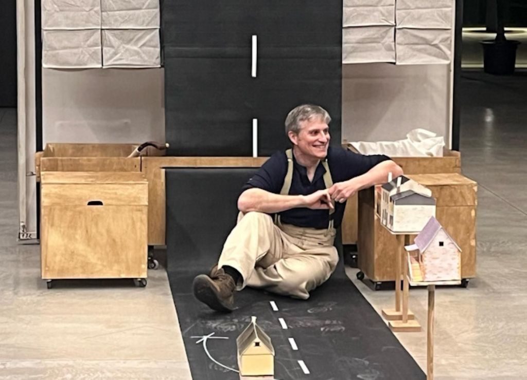 Spectacle à Latronquière, théâtre d'objet : La tournée