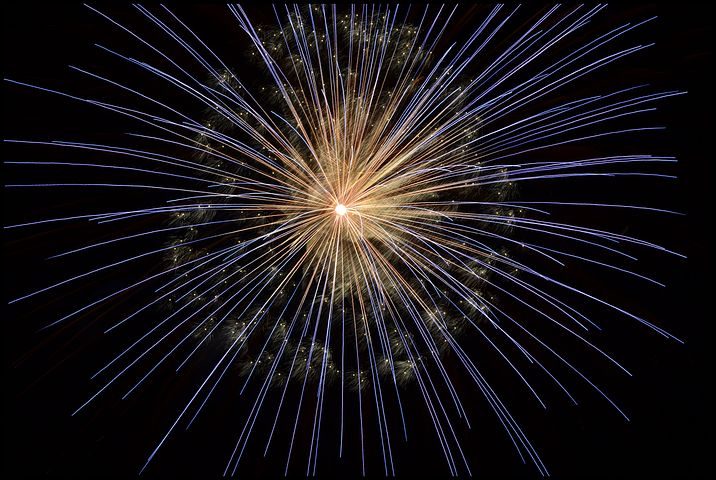 Bal et feux d'artifice à Levet