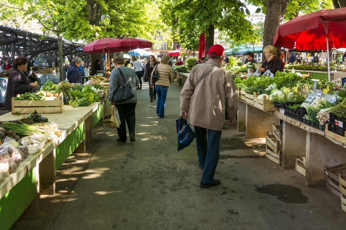 Repas au Marché des Producteurs de Pays à Gastes