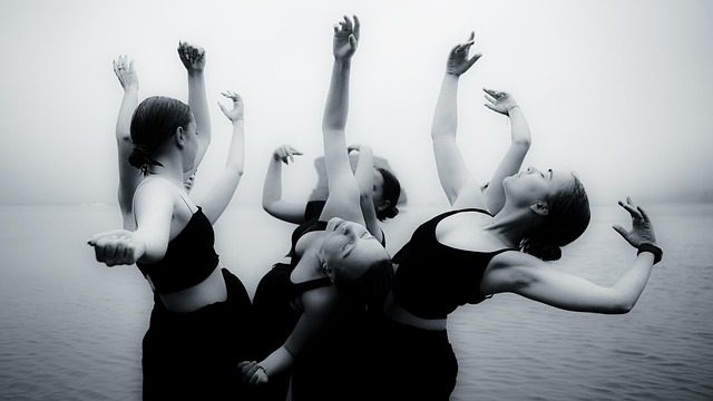 Stage de Danse contemporaine, contact-impros et composition instantanée
