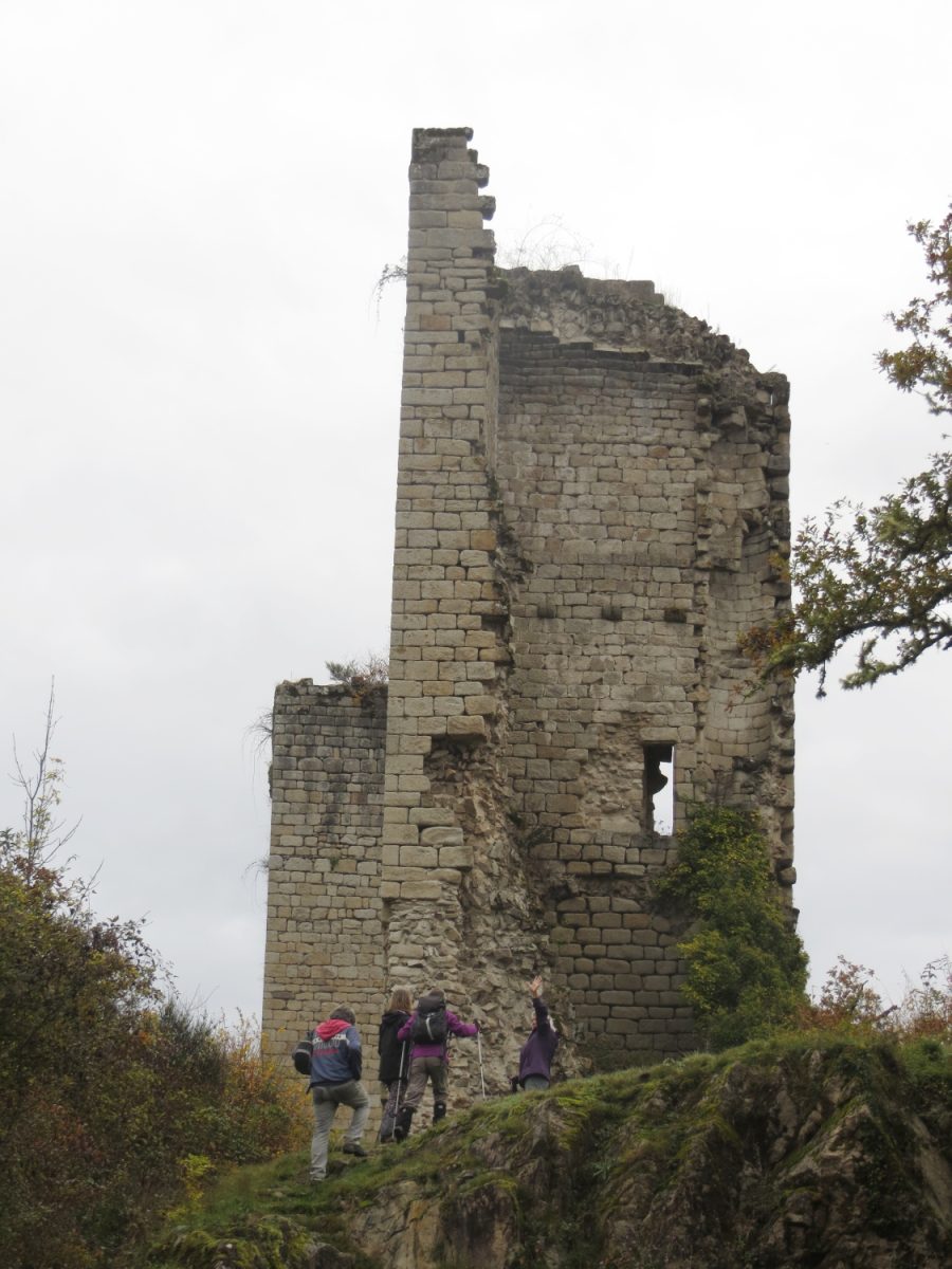 Balades secrètes en Corrèze - mystère à Carbonnières