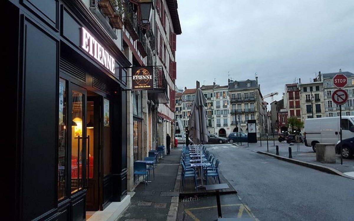 ETIENNE coffee & shop