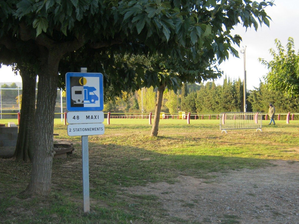 AIRE DE STATIONNEMENT POUR CAMPING-CARS