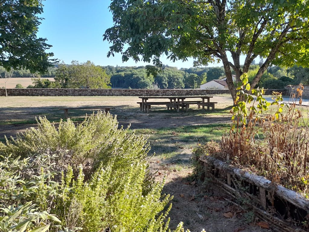 Aire de pique-nique du jardin du presbytère