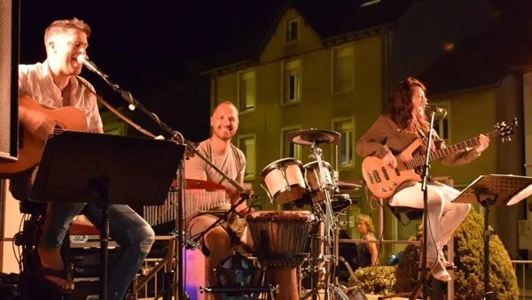 Terrasse en fête - Café de la paix