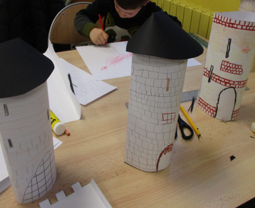 Atelier ARCHIPAT 6/12 ans "SAISON : À L’ASSAUT DU MOYEN ÂGE" : Maquette de château
