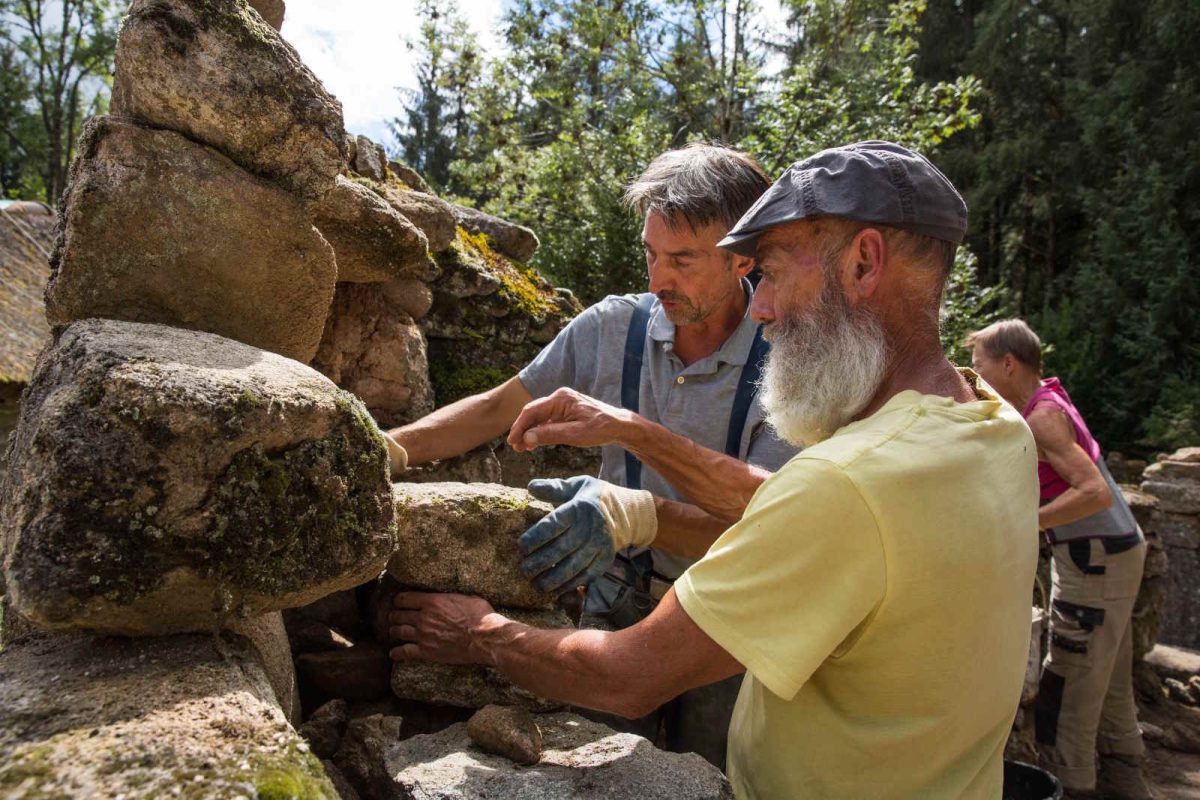 Journée restauration d'un mur de pierre sèche à Collonges