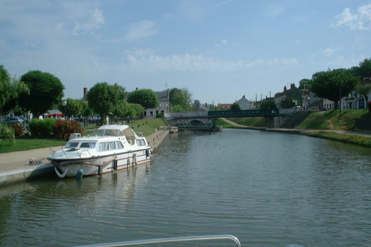 Halte nautique d'Ouzouer-sur-Trézée