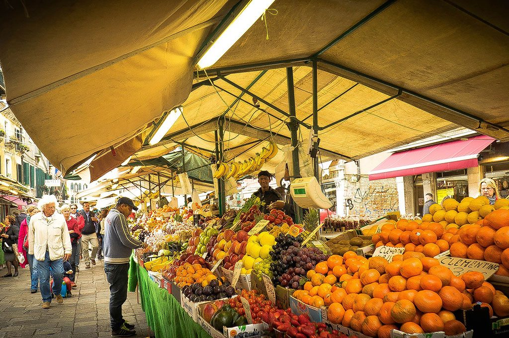MARCHÉ