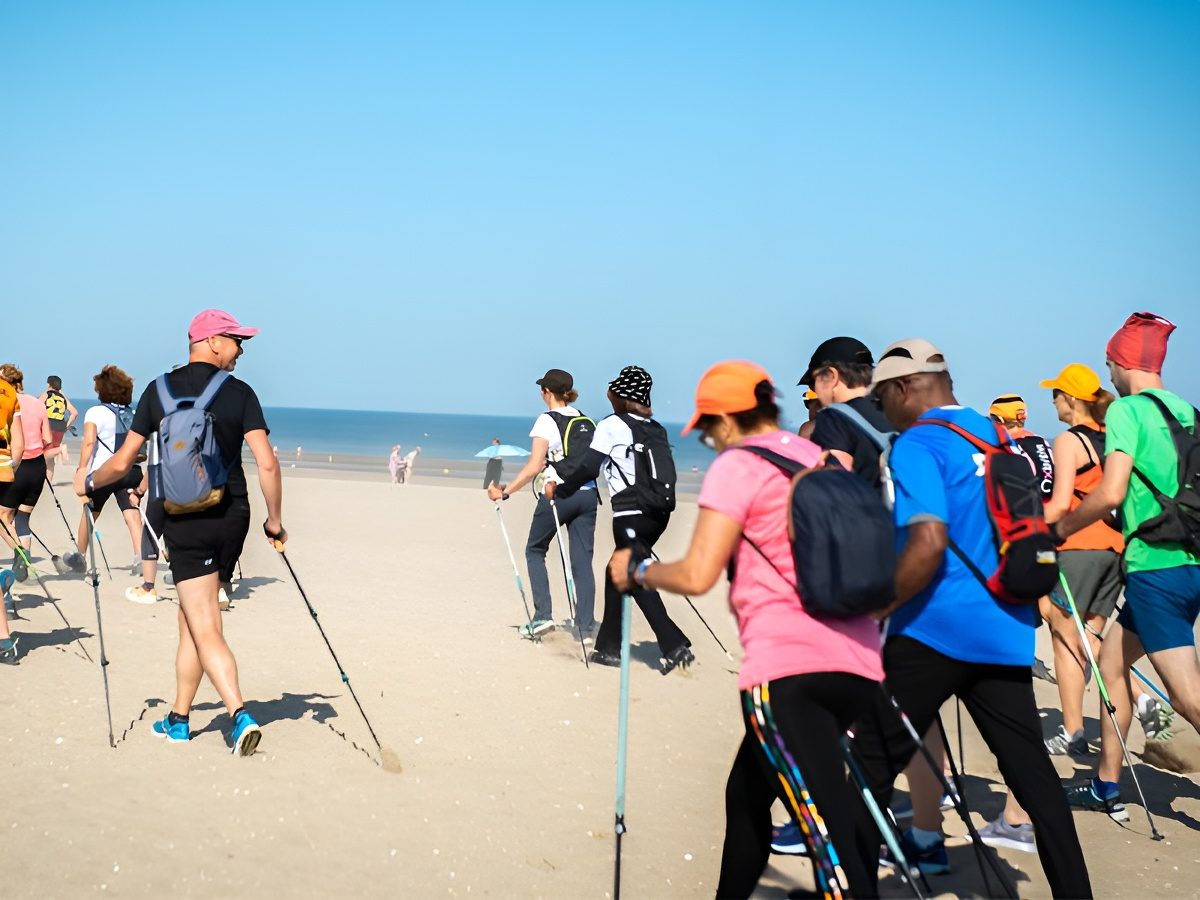 Marche nordique sur la plage de Deauville