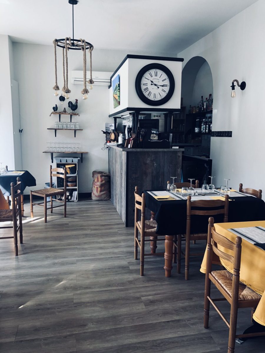 LA TABLE DES AMIS