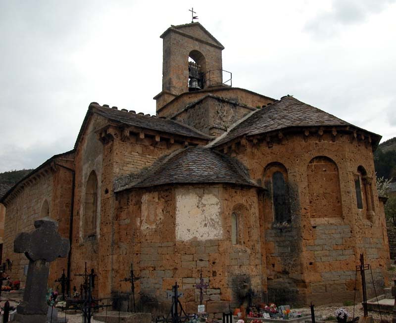 EGLISE SAINT-PIERRE DE LANUEJOLS