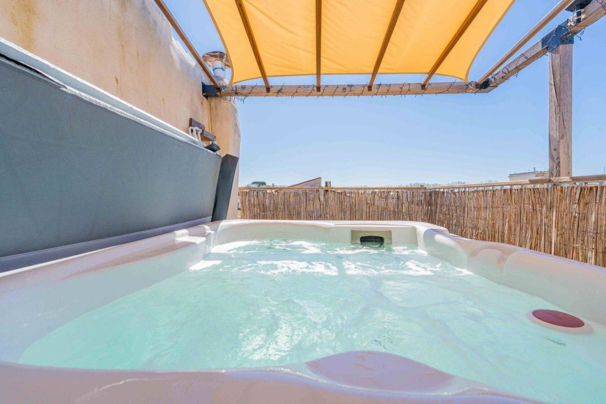 LE 11 JACUZZI