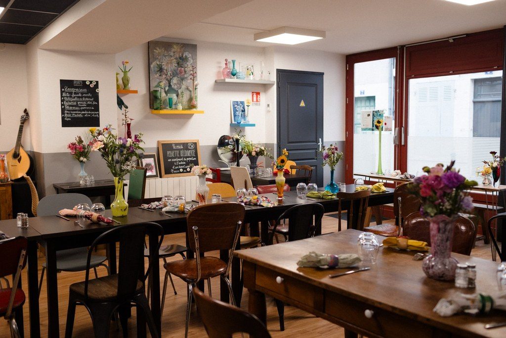 Les Pieds sous la Table d'Adeline