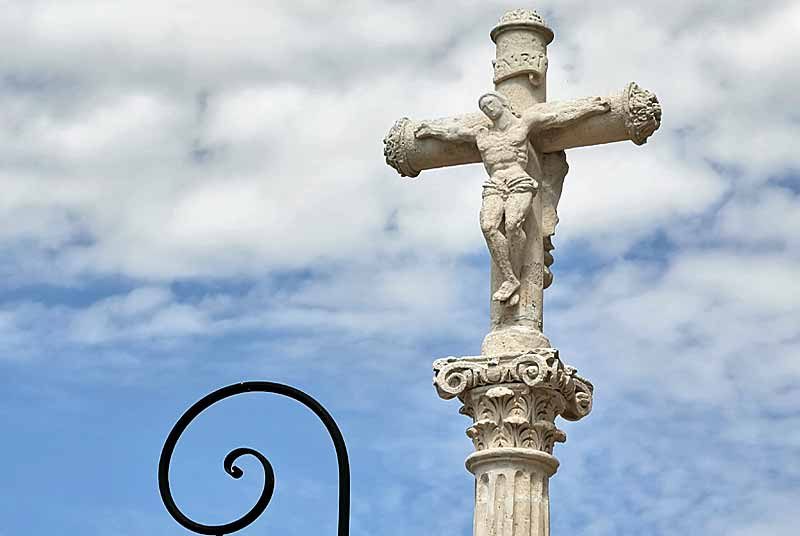 Croix XVIe - XVIIe siècle de Montsaugeon