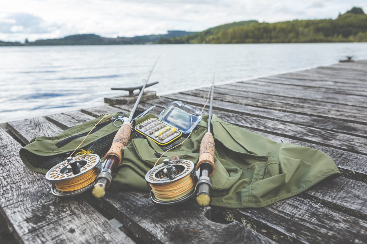 Pêche aux leurres du bord sur le lac de Vassivière